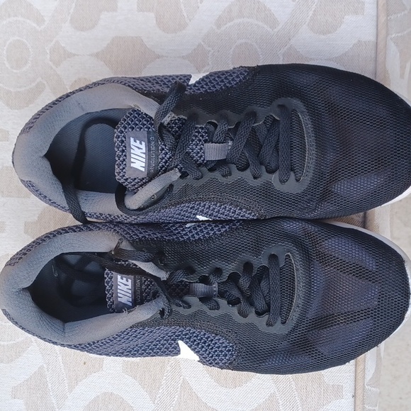 Nike ladies sz 8 sneaker - Picture 2 of 5